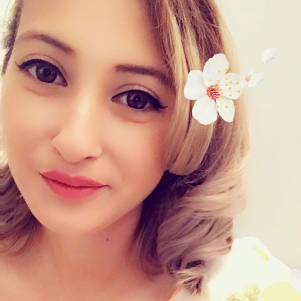 Meet your Posher, Esmeralda